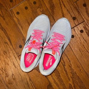 Brooks Revel 2 Running Sneakers **LIGHTLY USED**
